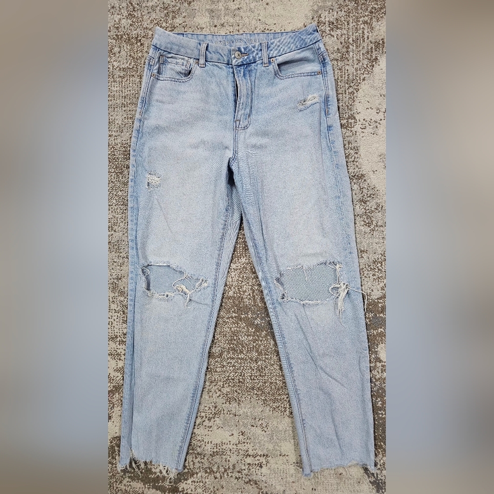 American Eagle Outfitters Light Wash Distressed Boyfriend Jeans